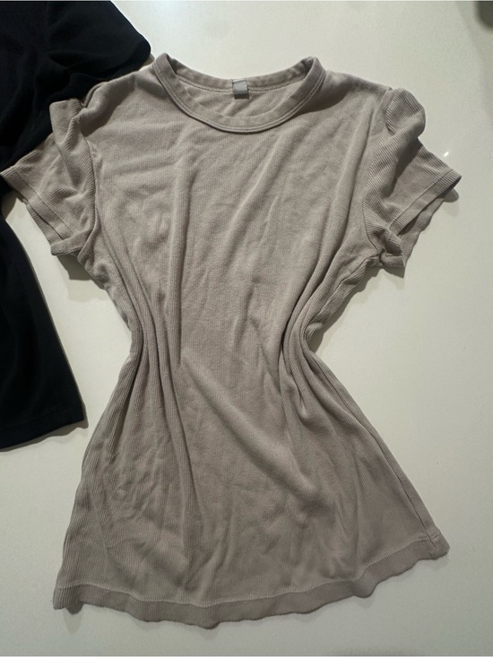 Uniqlo Tops - Uniqlo Short-Sleeve Ribbed Tee - Taupe Gray